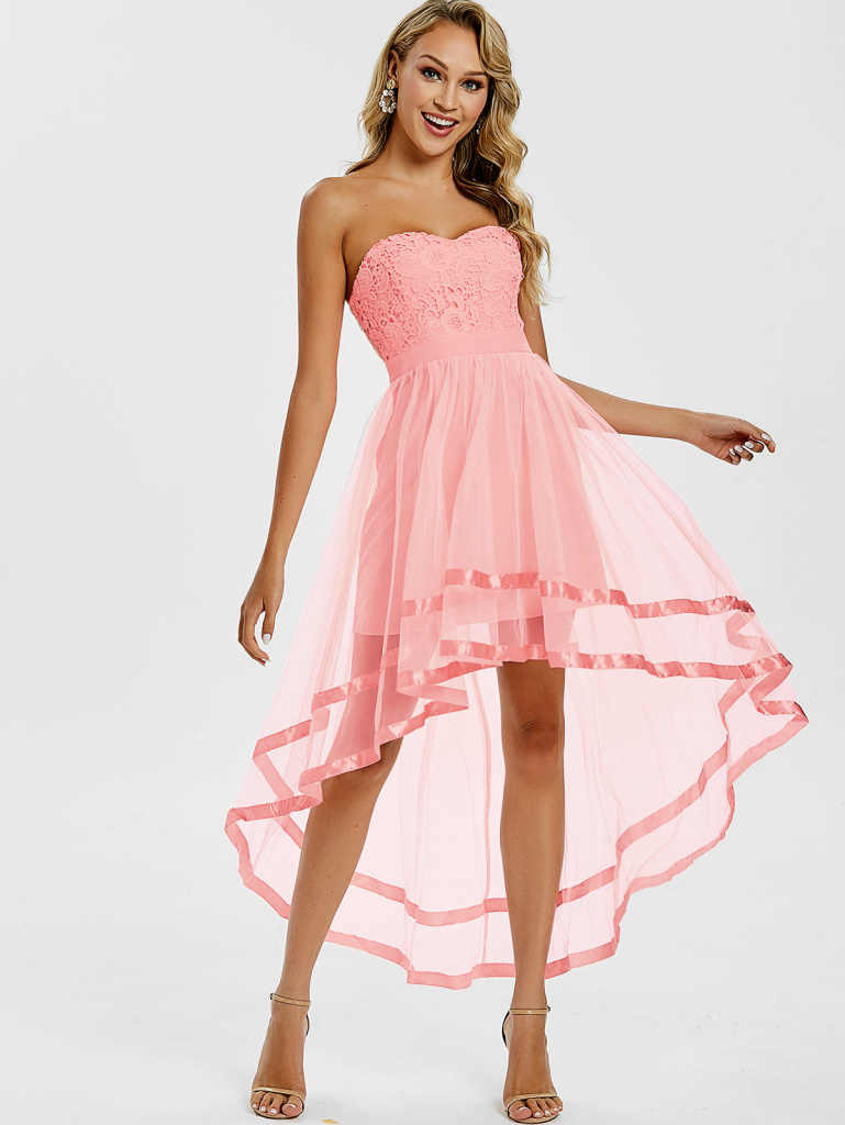 Короткое розовое платье